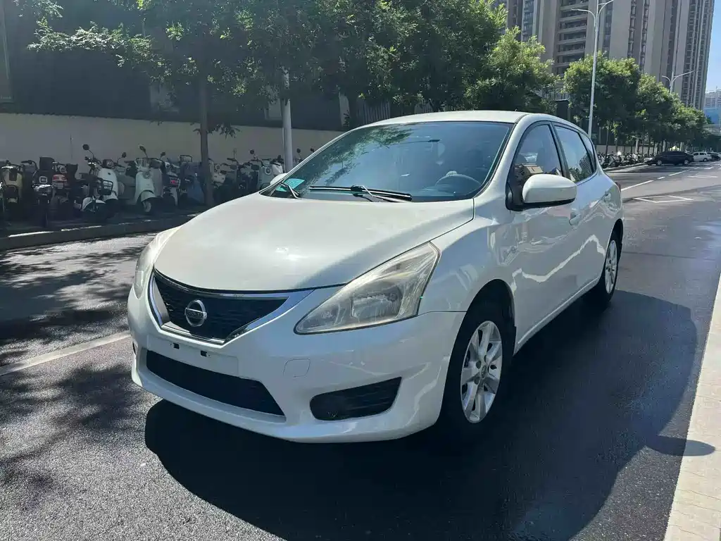 Nissan Tiida 2015