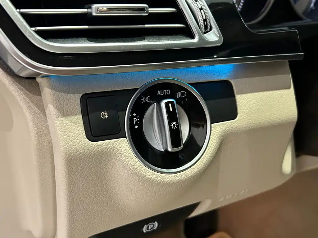Mercedes-Benz E-Class — миниатюра 8