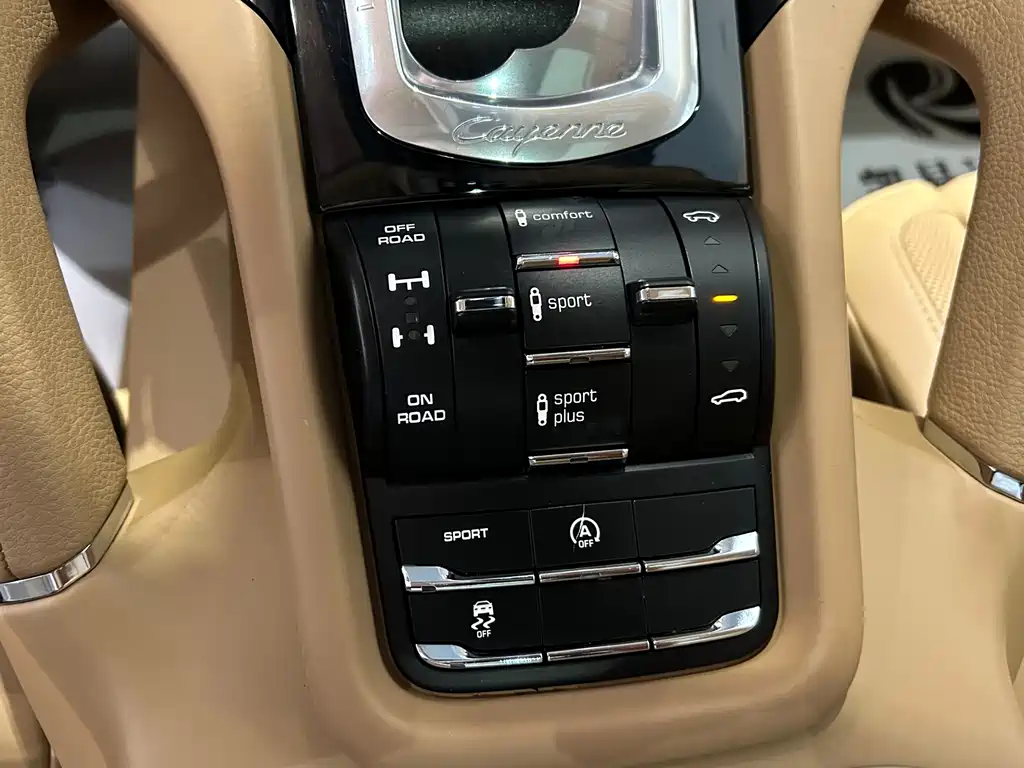 Porsche Cayenne — миниатюра 17