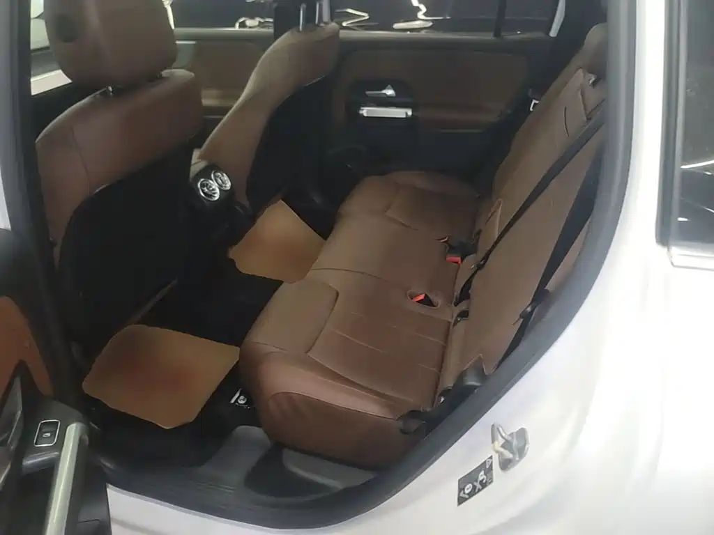 Mercedes-Benz GLB — миниатюра 17