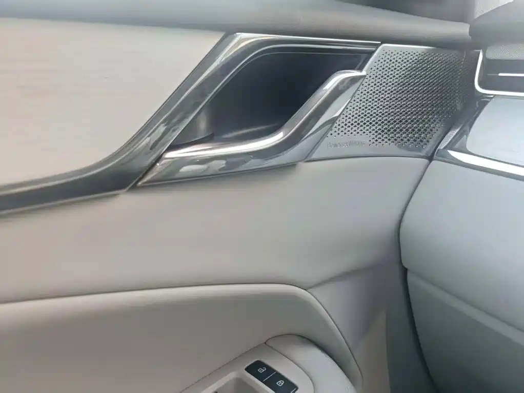 Volvo EM90 — миниатюра 11