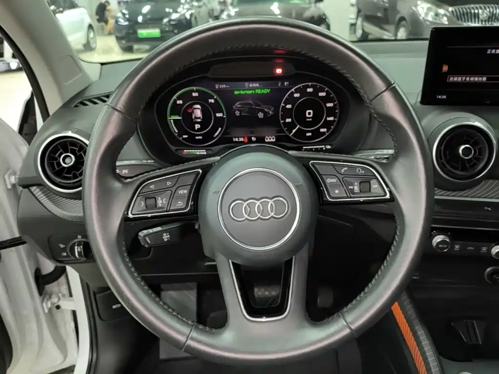 Audi Q2L e-tron — миниатюра 11