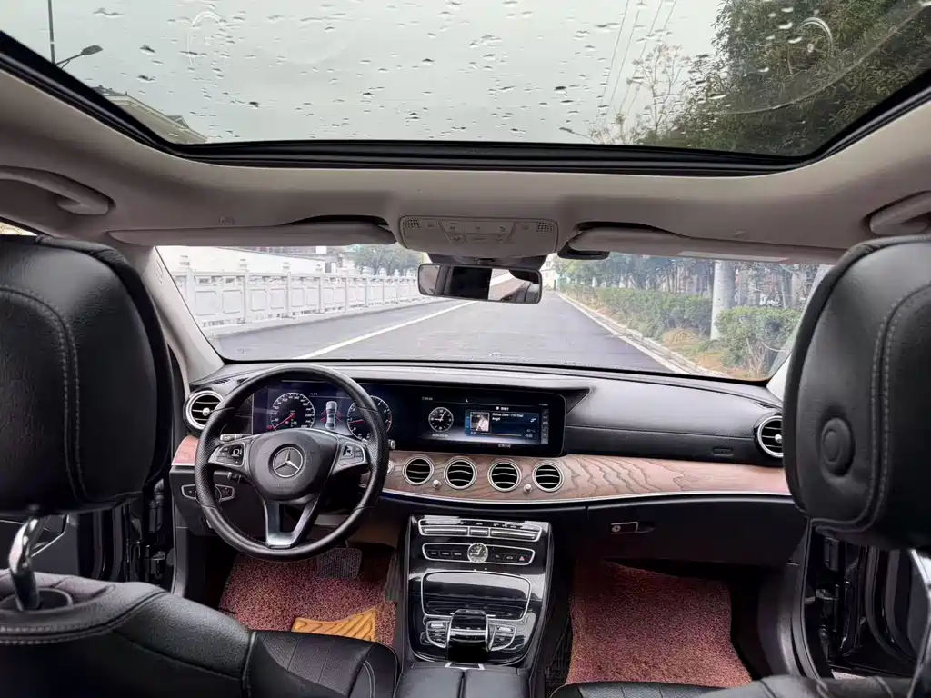 Mercedes-Benz E-Class — миниатюра 12