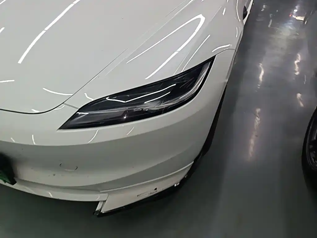 Tesla Model 3 — миниатюра 24