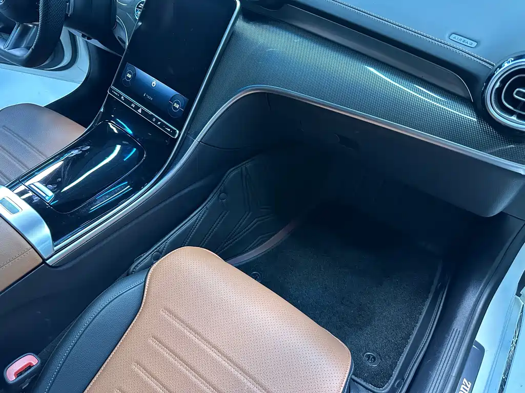 Mercedes-Benz C-Class — миниатюра 11