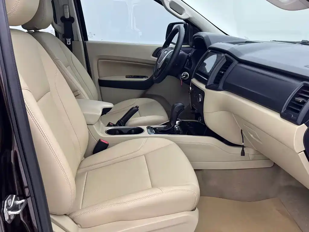 Ford Everest — миниатюра 7