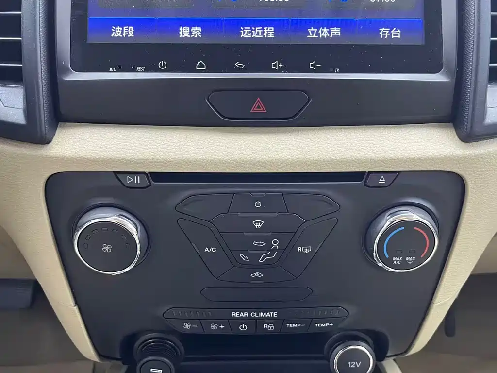 Ford Everest — миниатюра 8