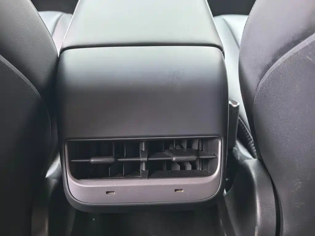 Tesla Model 3 — миниатюра 11
