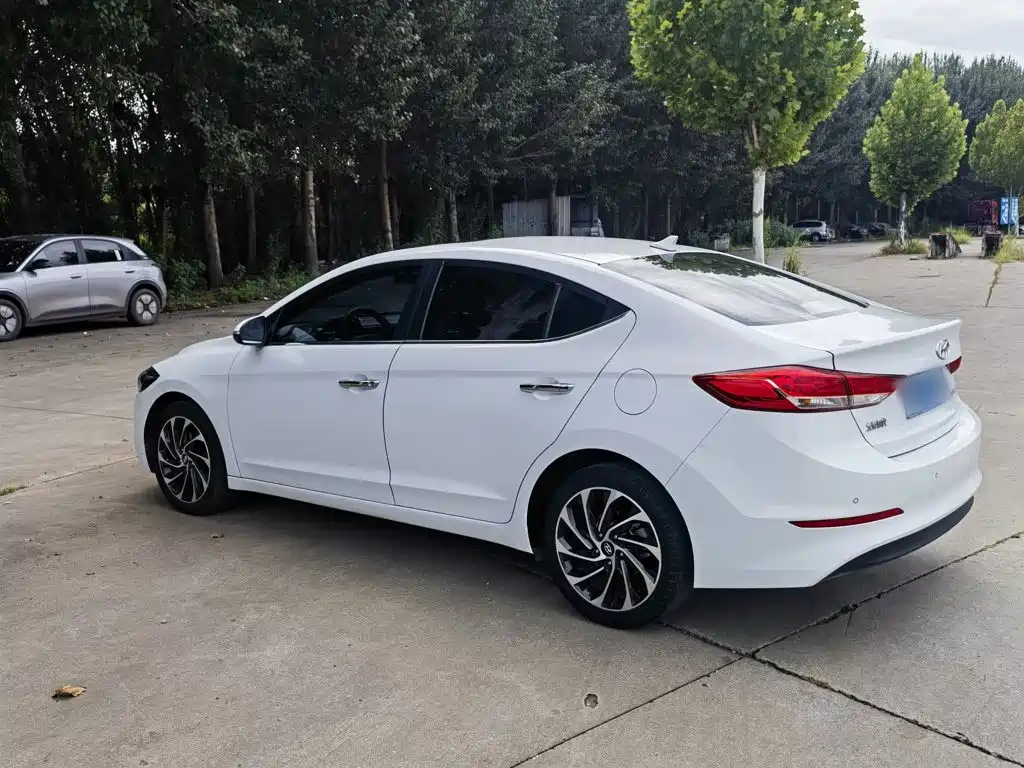 Hyundai Elantra — миниатюра 4