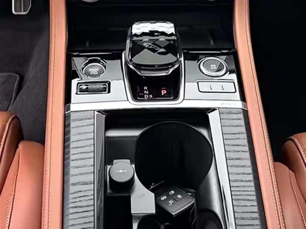 Jaguar XFL 2024 2.0T P300 Flagship Sport