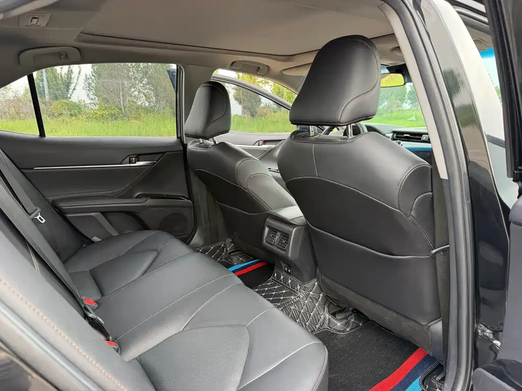 Toyota Camry — миниатюра 14