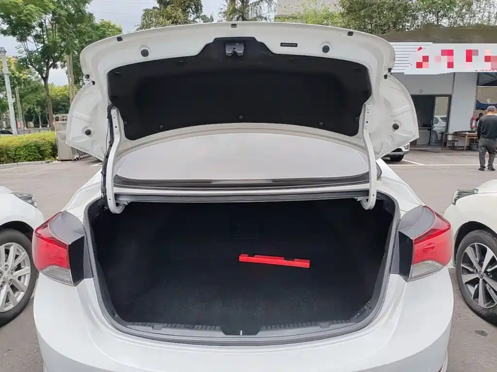 Hyundai Elantra Langdong — миниатюра 19