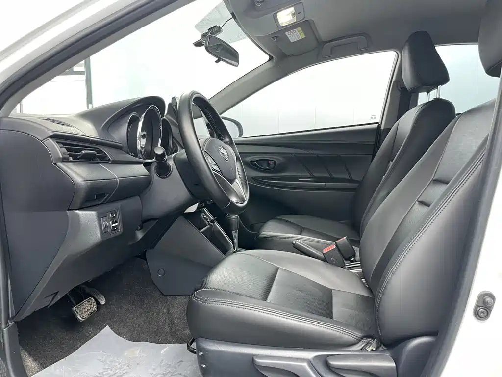 Toyota Yaris L — миниатюра 4