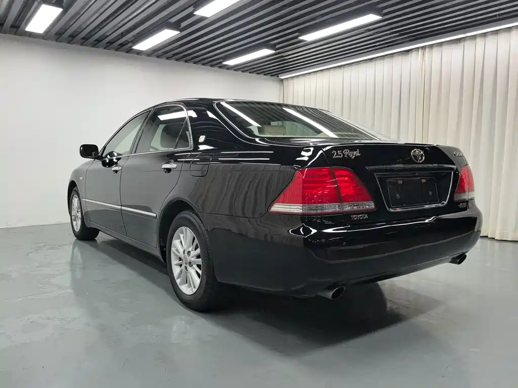 Toyota Crown — миниатюра 14