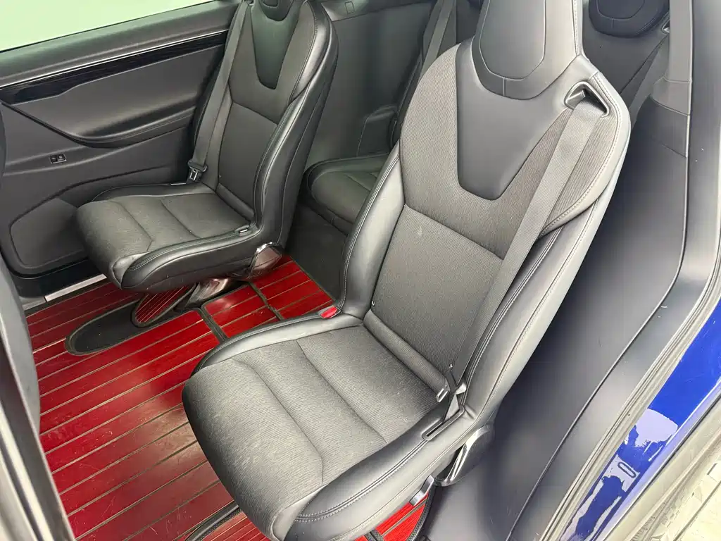 Tesla Model X — миниатюра 14