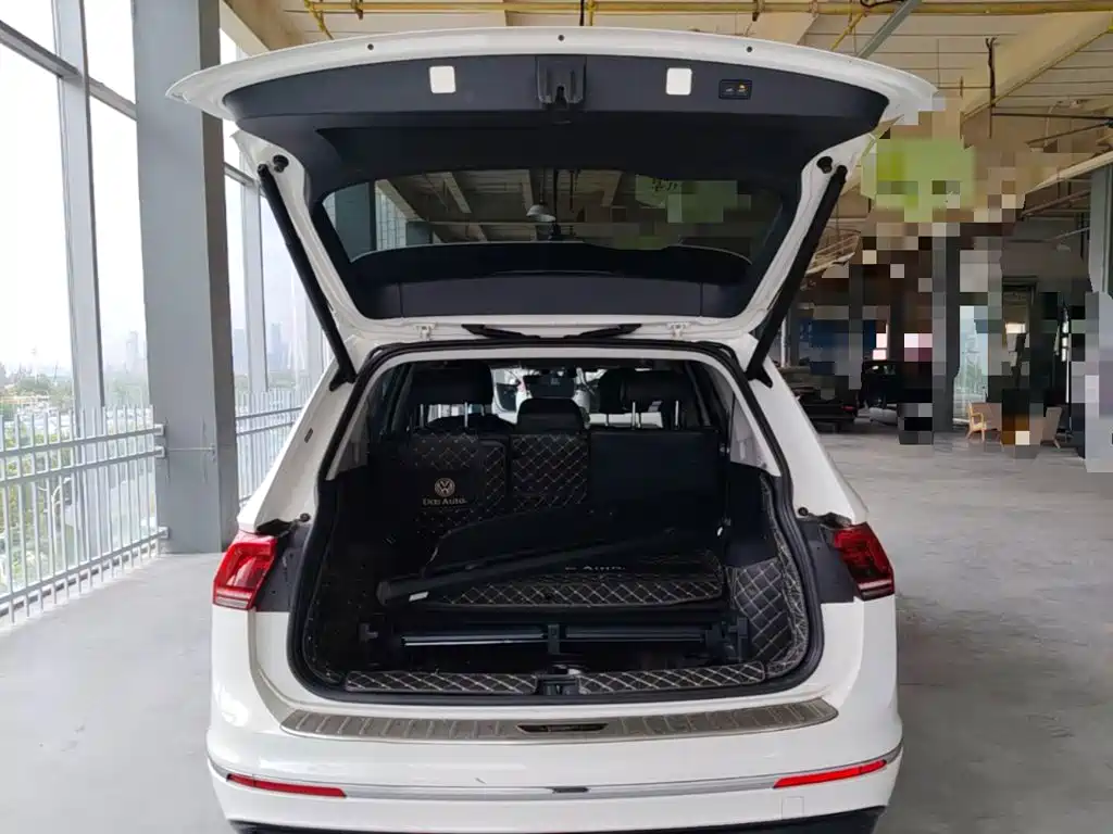 Volkswagen Tiguan L — миниатюра 15