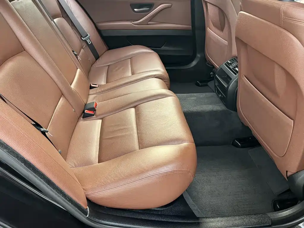 BMW 5 Series — миниатюра 11