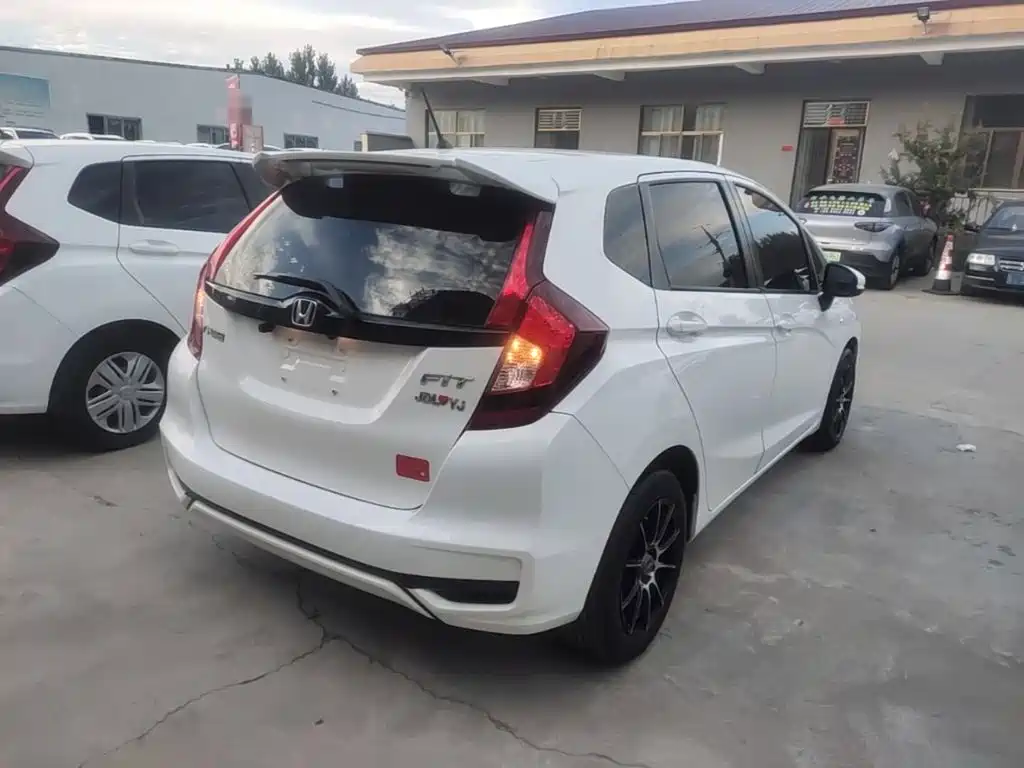 Honda Fit — миниатюра 7