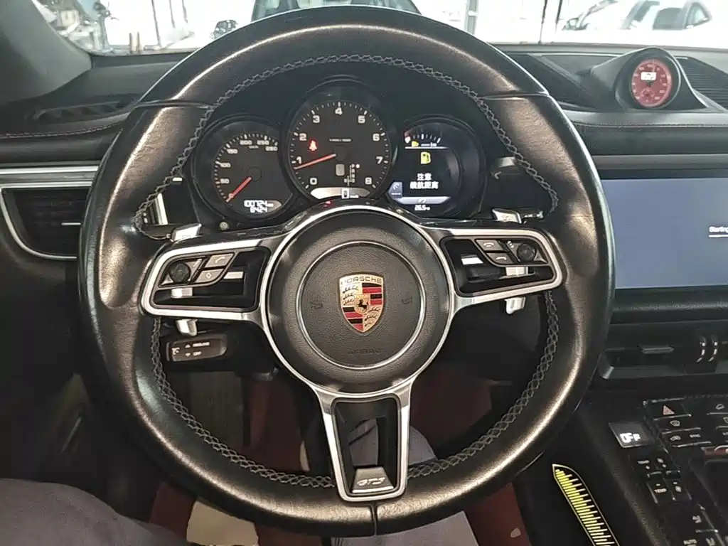 Porsche Macan — миниатюра 11