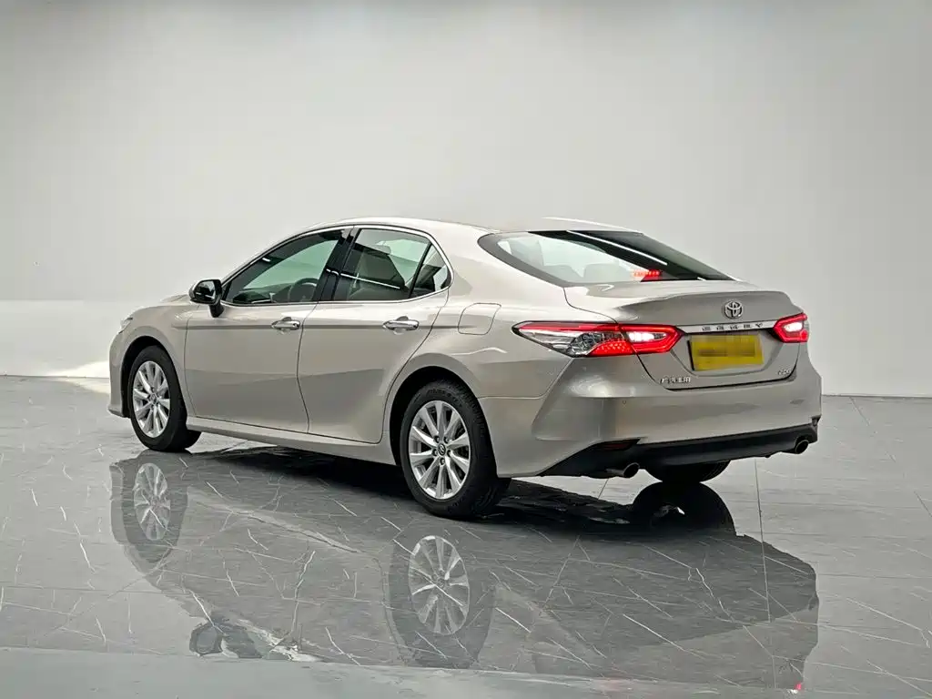 Toyota Camry — миниатюра 4