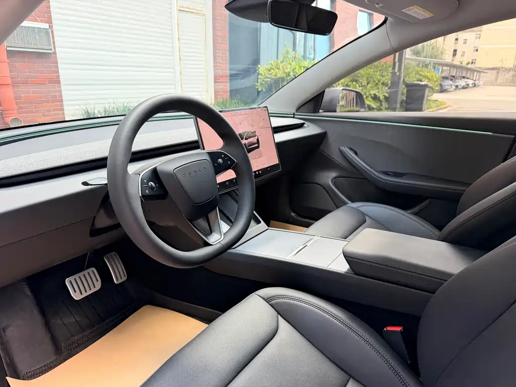 Tesla Model 3 — миниатюра 6