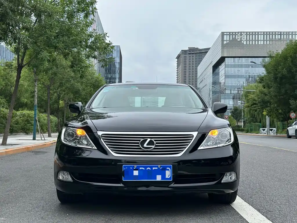 Lexus LS — миниатюра 2