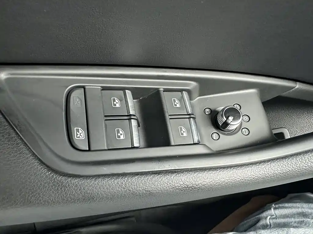 Audi A4L — миниатюра 13