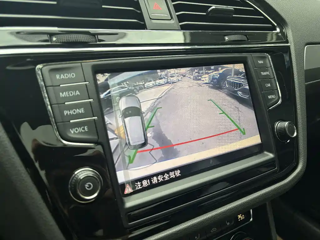 Volkswagen Tiguan L — миниатюра 16