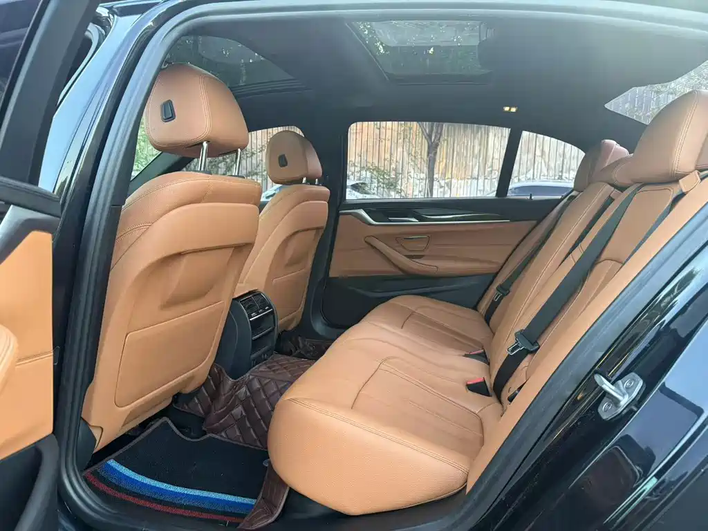 BMW 5 Series — миниатюра 6