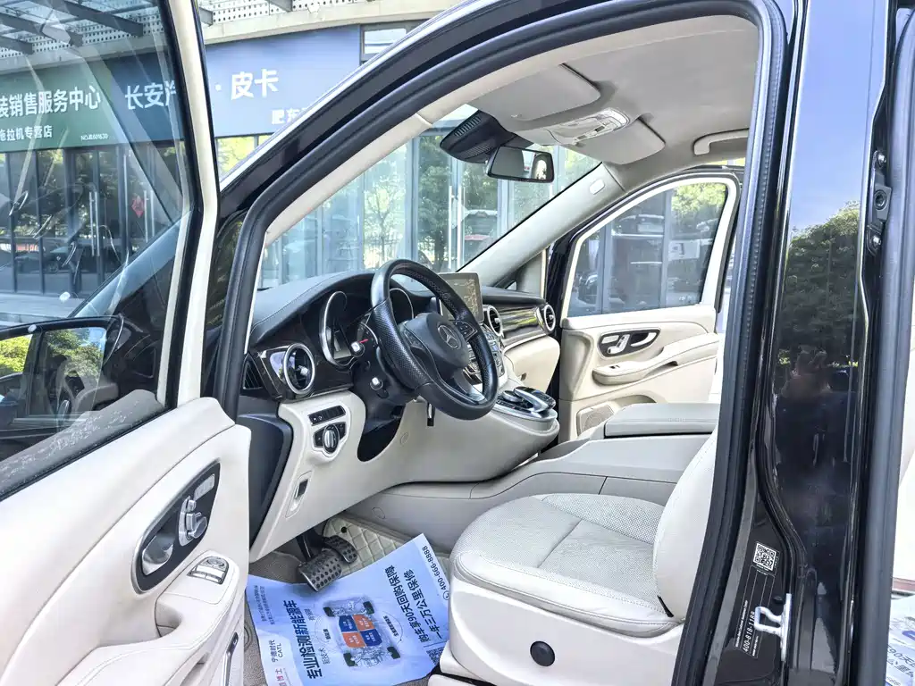 Mercedes-Benz V-Class - фото 11