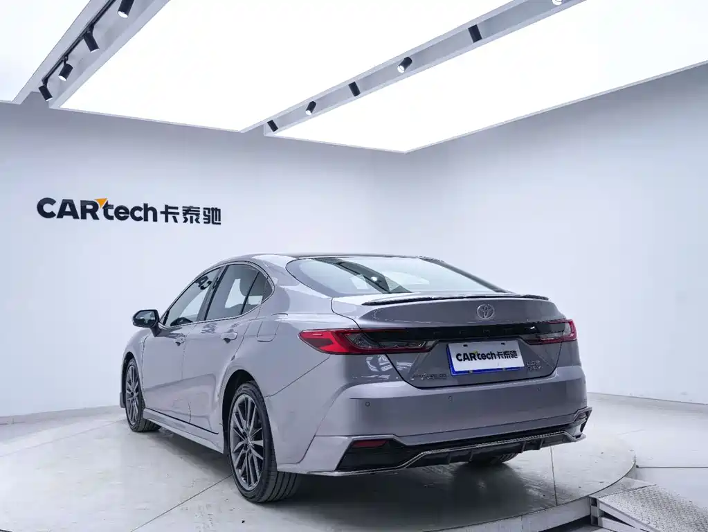 Toyota Camry — миниатюра 21