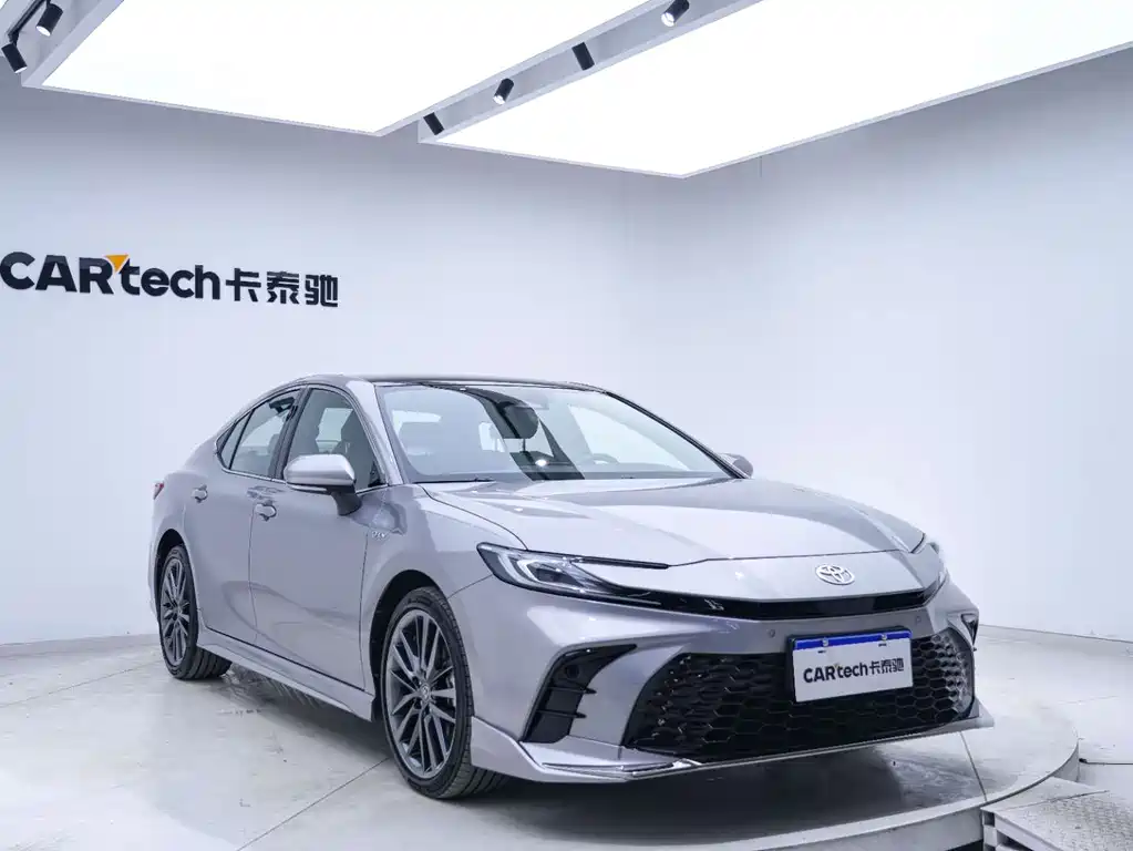 Toyota Camry — миниатюра 7