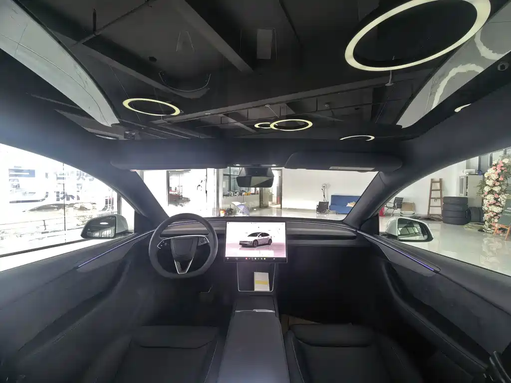 Tesla Model Y L — миниатюра 13