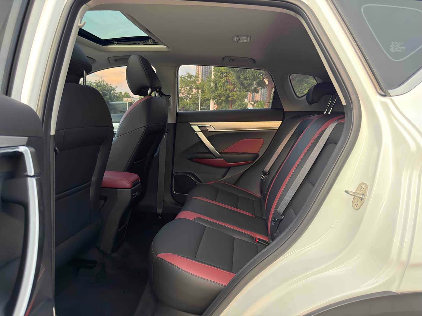 Geely Binyue 1.4 л 2021 г. Белый, пробег 19000 км