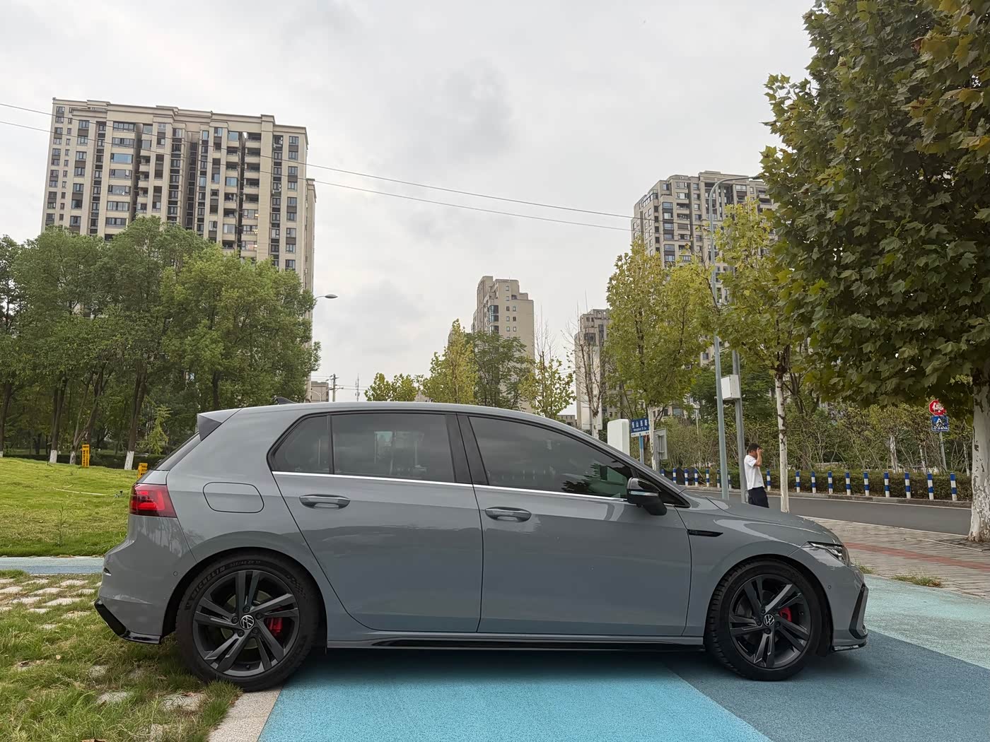 Volkswagen Golf 1.4 л 2023 г. Серебристо-серый, пробег 24000 км