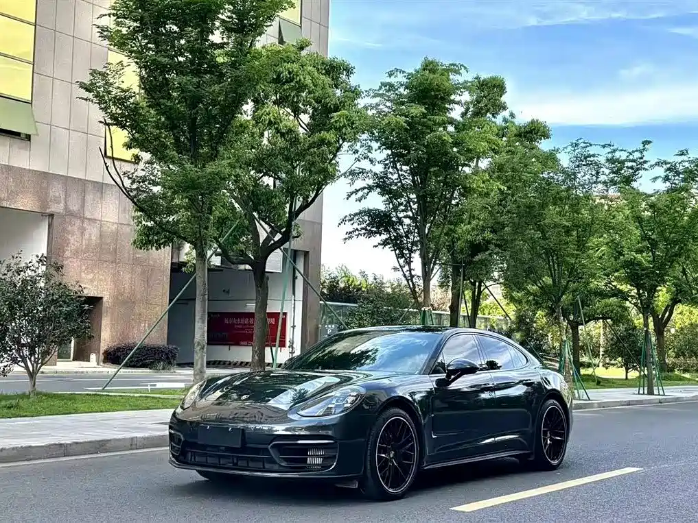 Porsche Panamera 2022