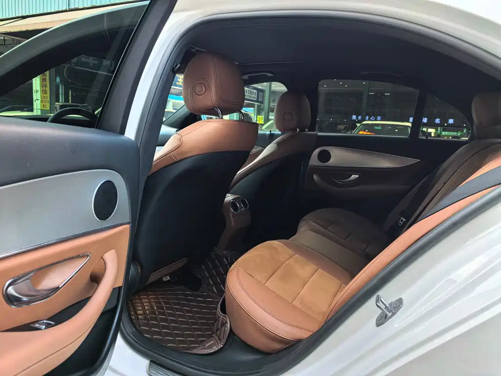Mercedes-Benz E-Class — миниатюра 7