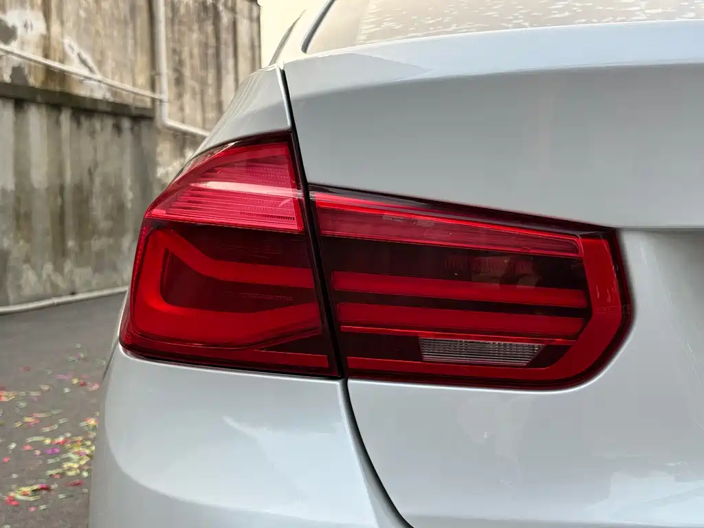 BMW 3 Series — миниатюра 12