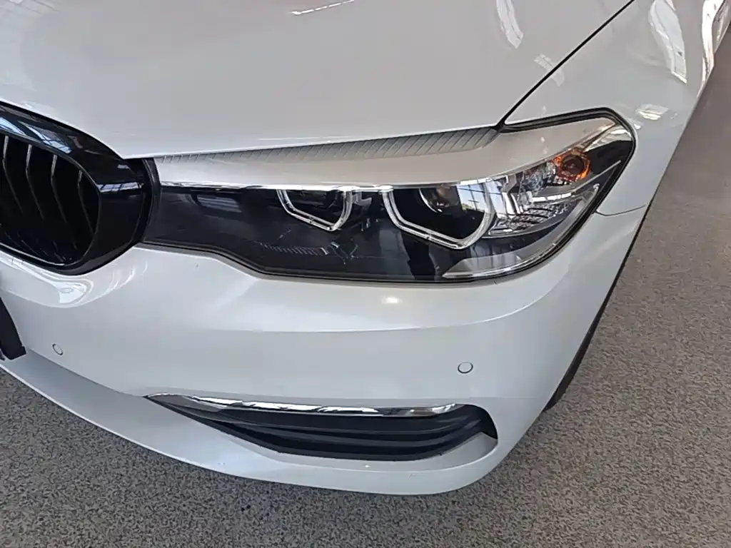 BMW 5 Series — миниатюра 24