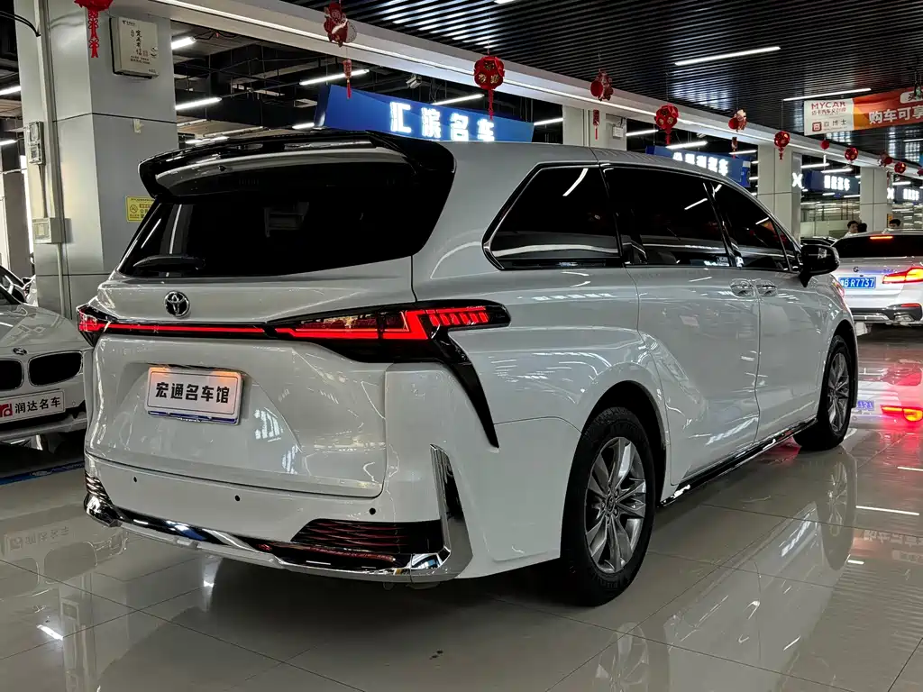 Toyota Sienna — миниатюра 4