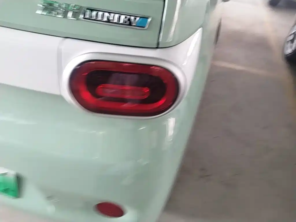 Wuling MINIEV — миниатюра 8
