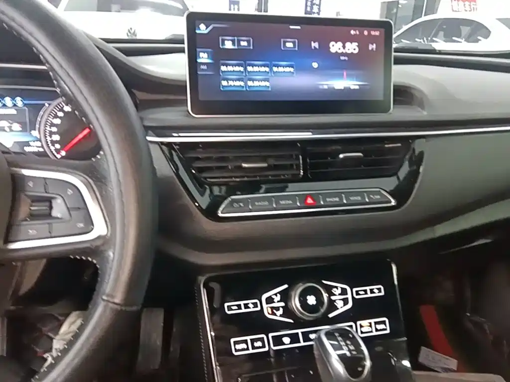 Hongqi Hongqi H5 — миниатюра 13