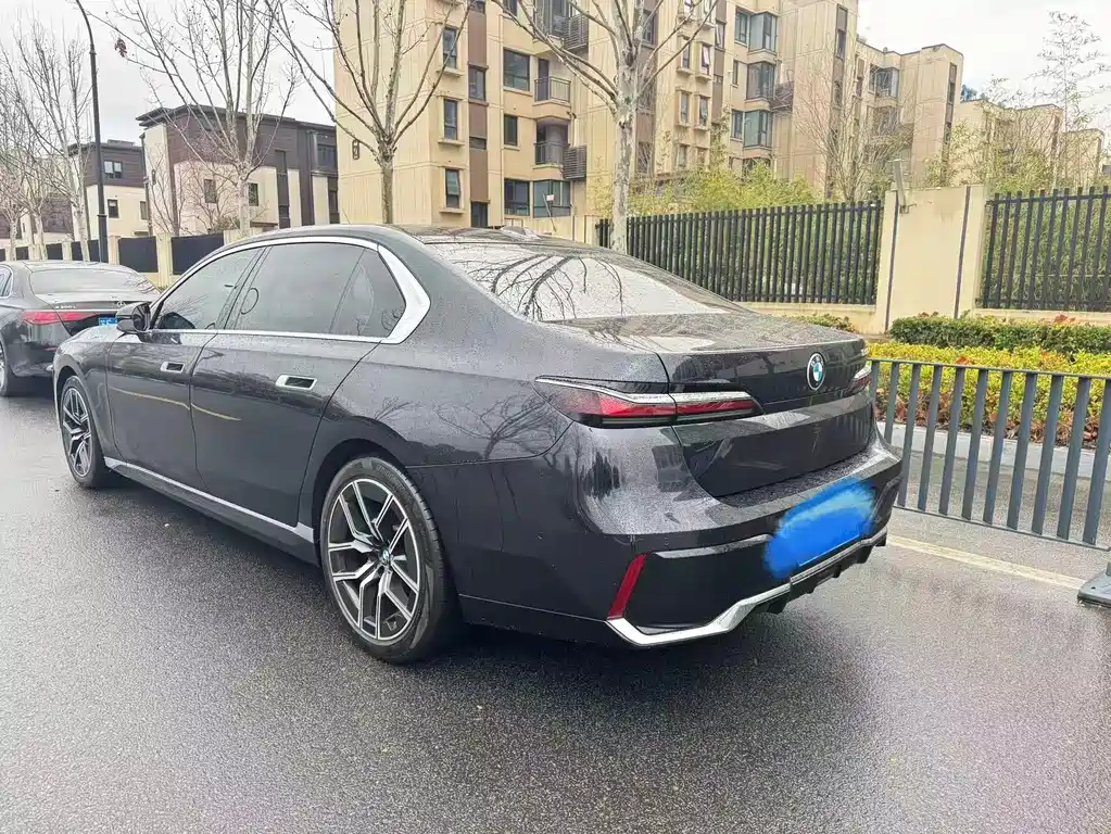 BMW 7 Series — миниатюра 2