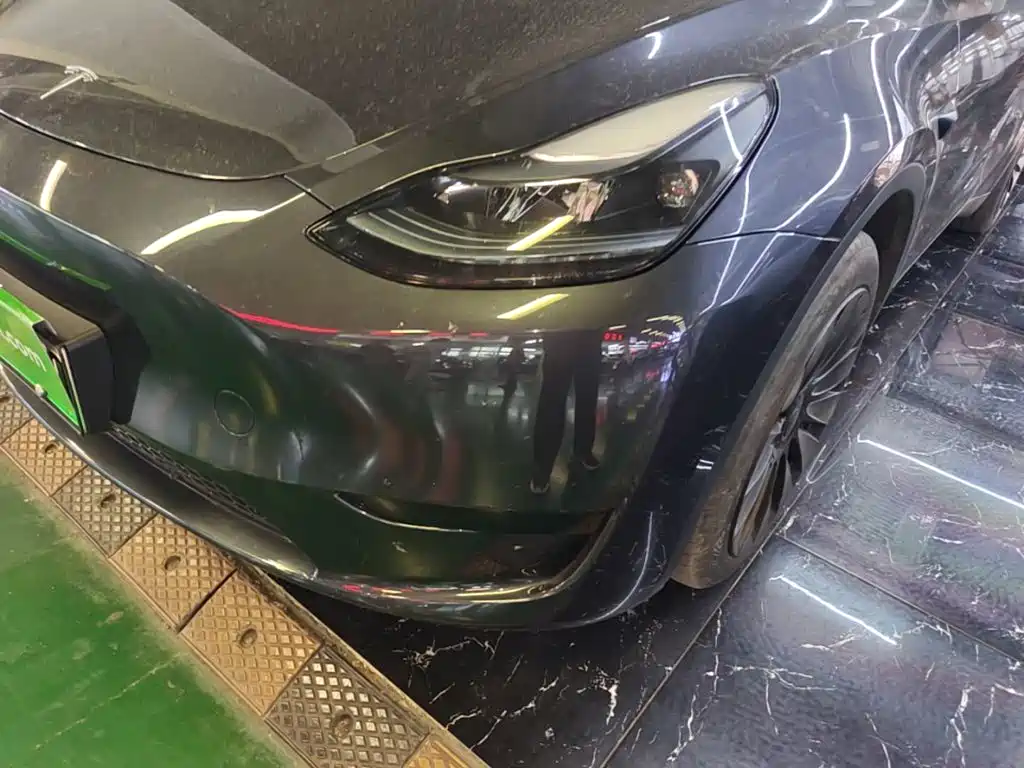 Tesla Model Y — миниатюра 24