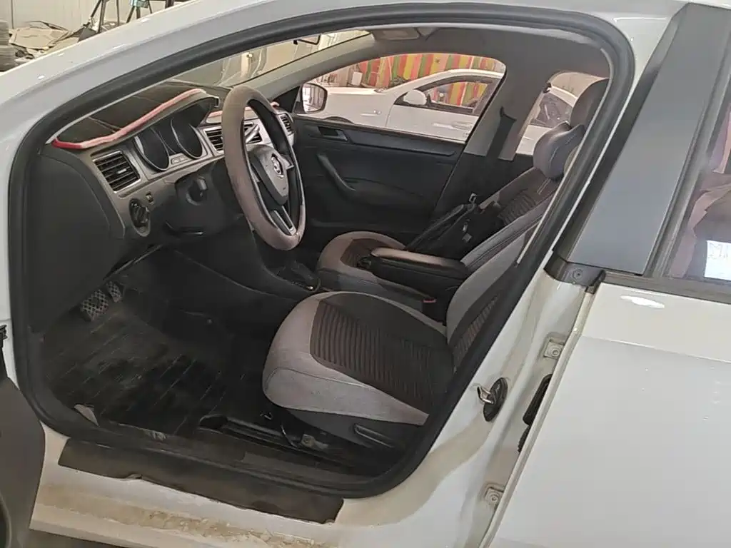 Skoda Rapid Spaceback — миниатюра 15