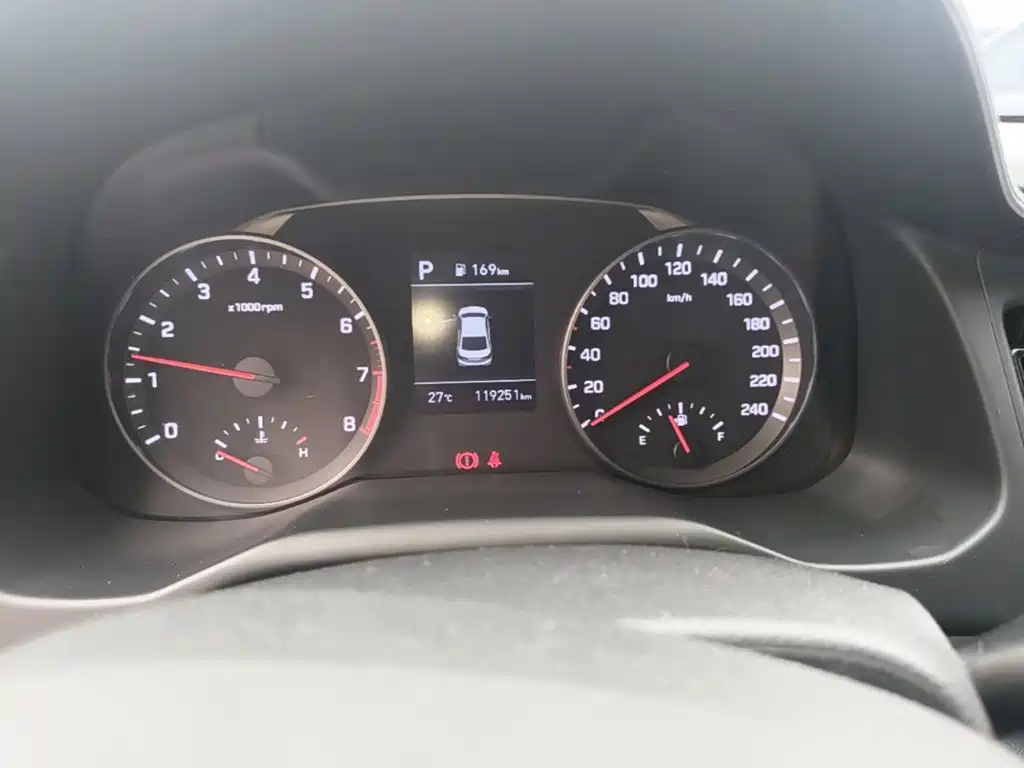 Hyundai Elantra — миниатюра 8