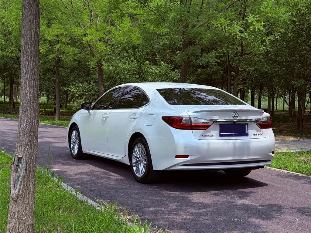 Lexus ES 2015 200 Comfort