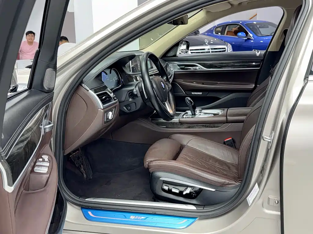 BMW 7 Series 7 2016 740Li Lead