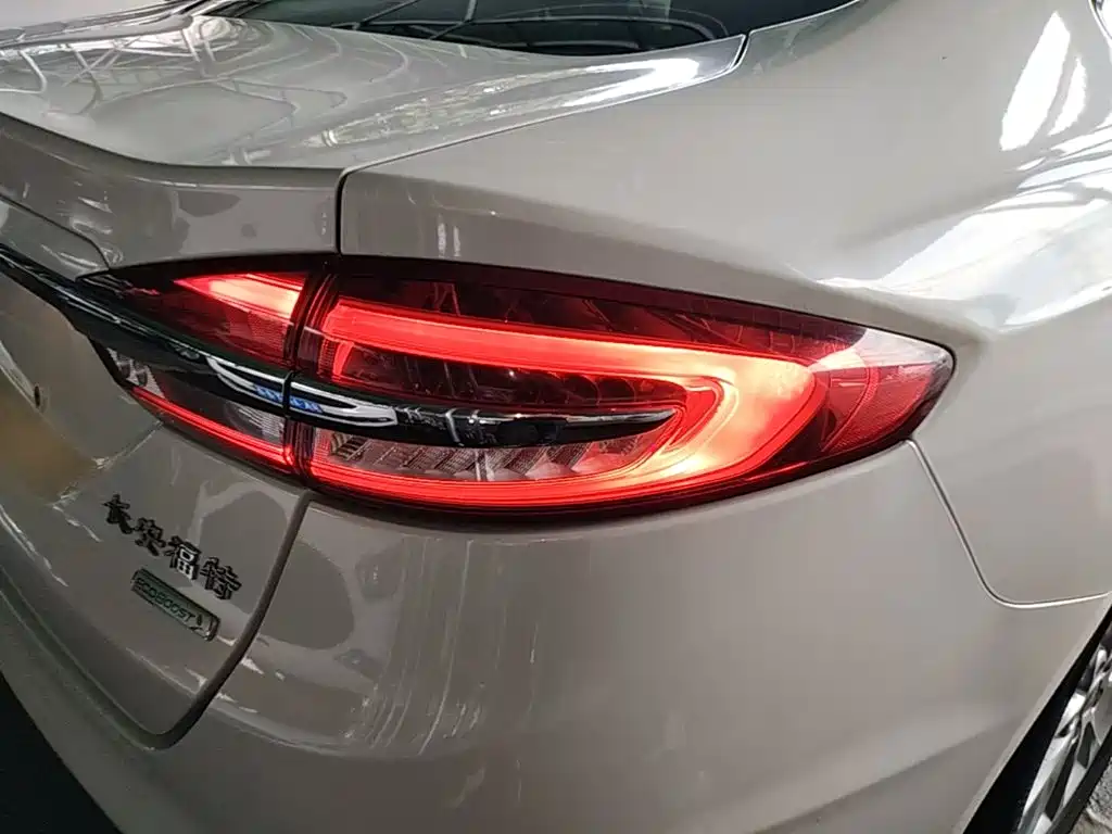 Ford Mondeo — миниатюра 8