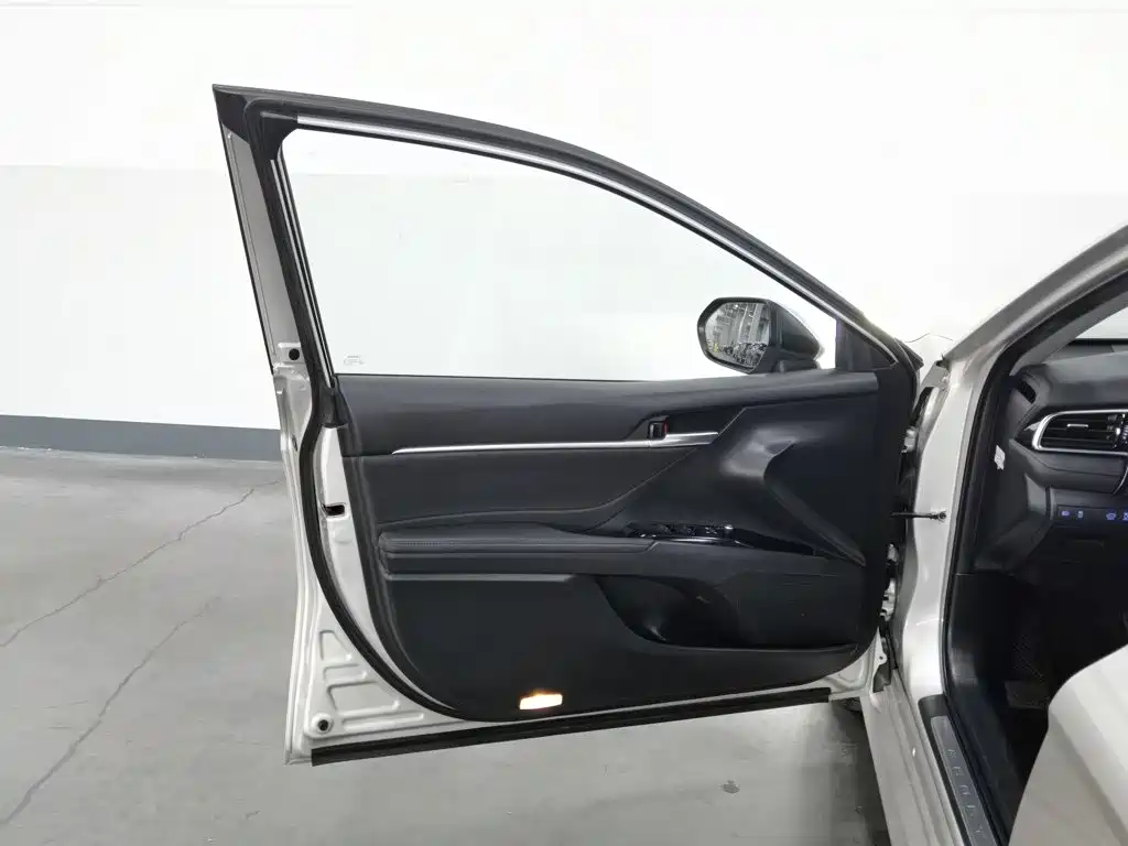 Toyota Camry — миниатюра 8